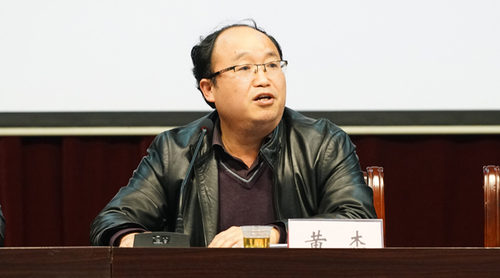 会后,参会领导一行在谷城县中医院党委书记,院长杨泽安的陪同下,参观