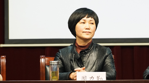 会后,参会领导一行在谷城县中医院党委书记,院长杨泽安的陪同下,参观